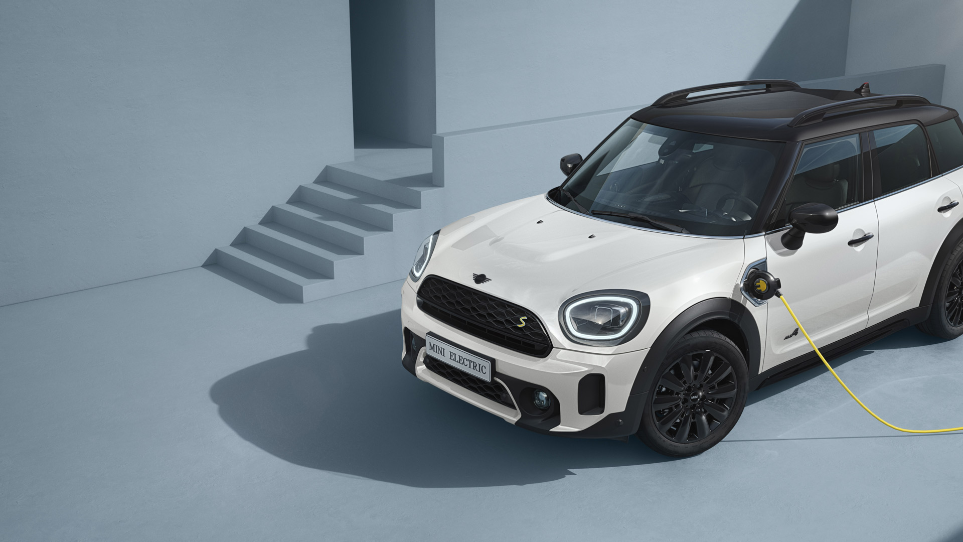 MINI Countryman Plug-in Hybride – zijaanzicht – zilver en geel