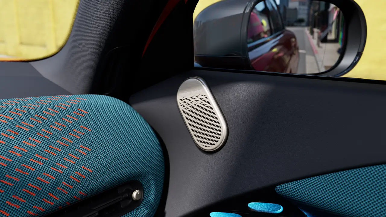 Detail van de MINI Aceman Electric Harman Kardon luidspreker