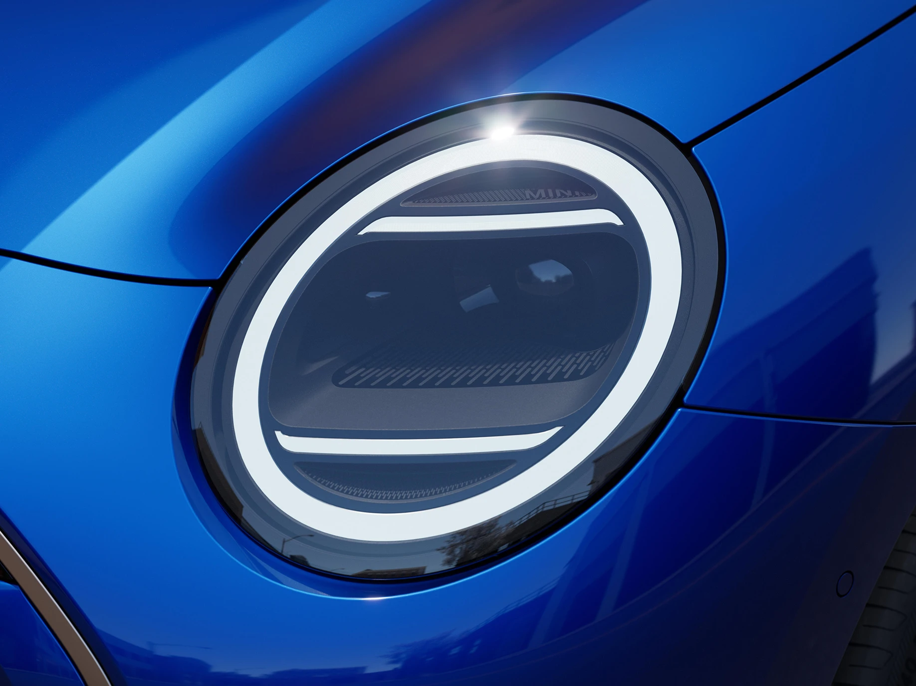 Close-up van de koplampen met Favoured Trim van de MINI Cooper Electric.