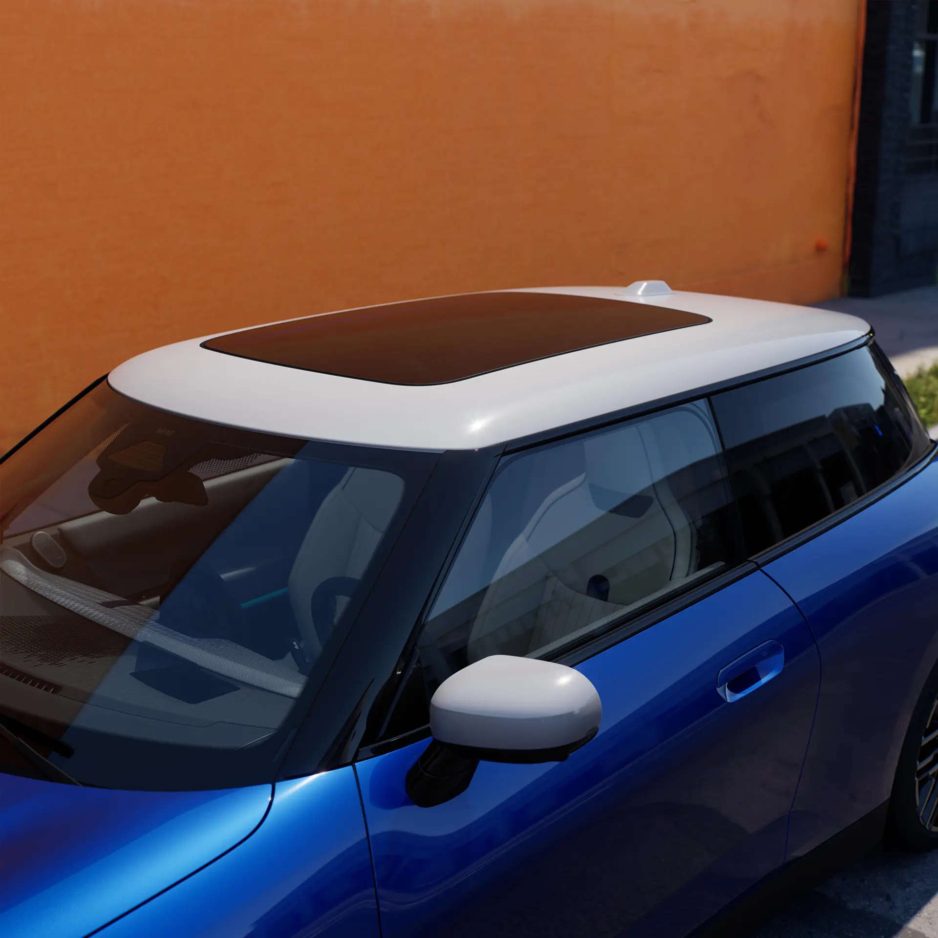 Bovenaanzicht van blauwe elektrische MINI Cooper met contrasterend dak en groot glazen dak.