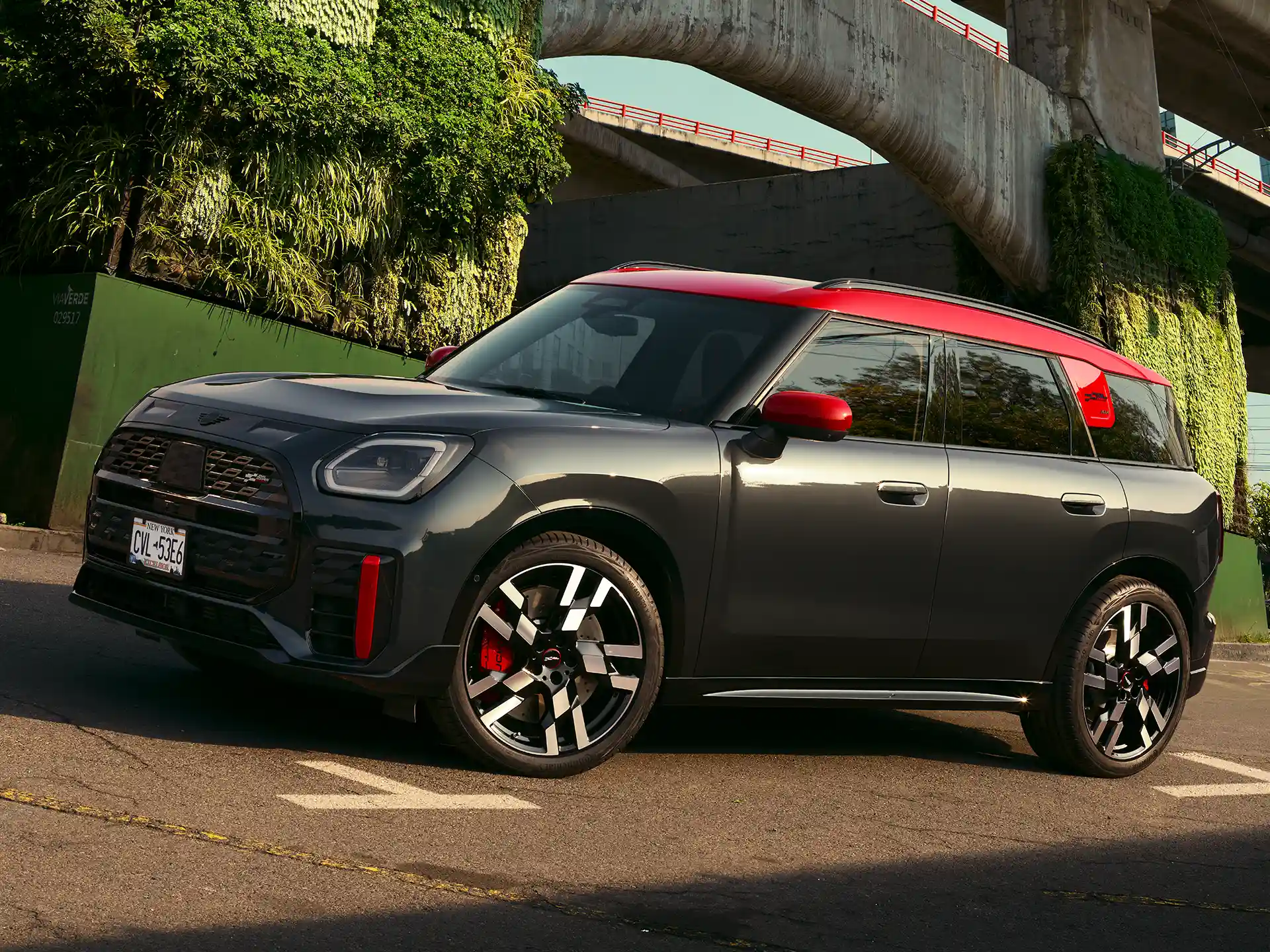 MINI John Cooper Works Countryman – zijaanzicht