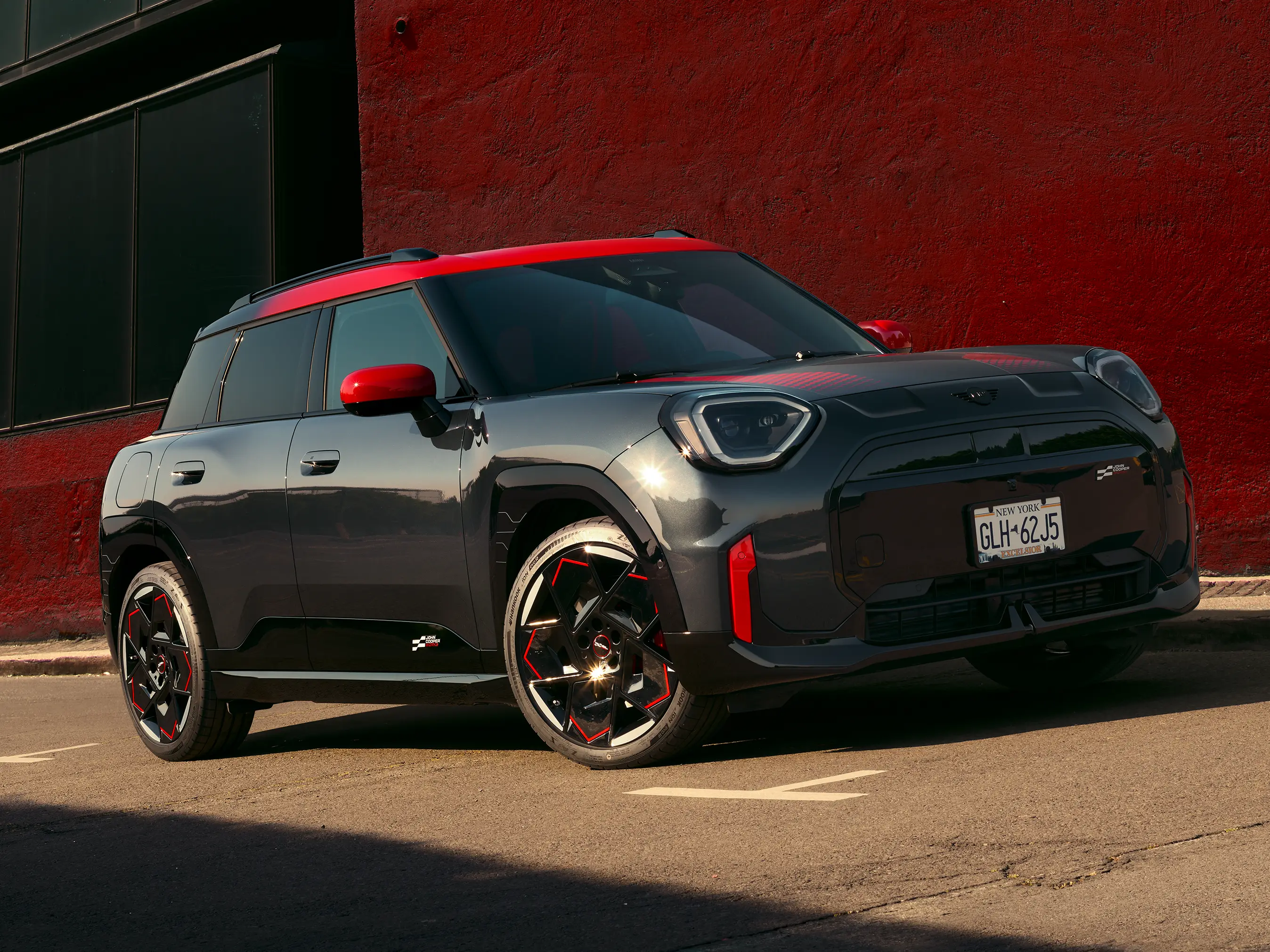 MINI John Cooper Works - J05 JCW zijaanzicht