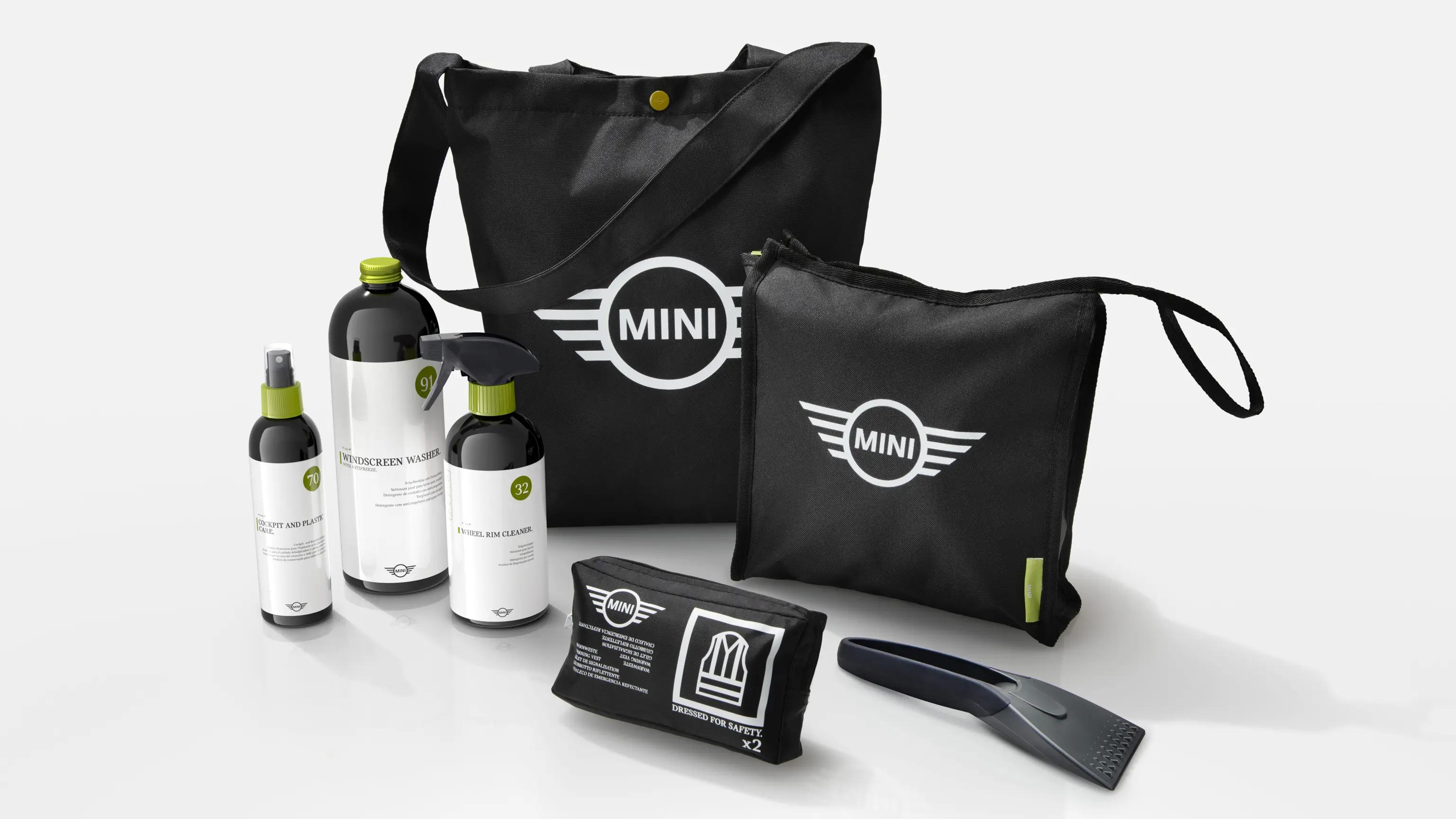 MINI reinigings- en onderhoudsproducten met autoshampoo, velgenreiniger, ruitensproeier, ijskrabber en stevige MINI zakken