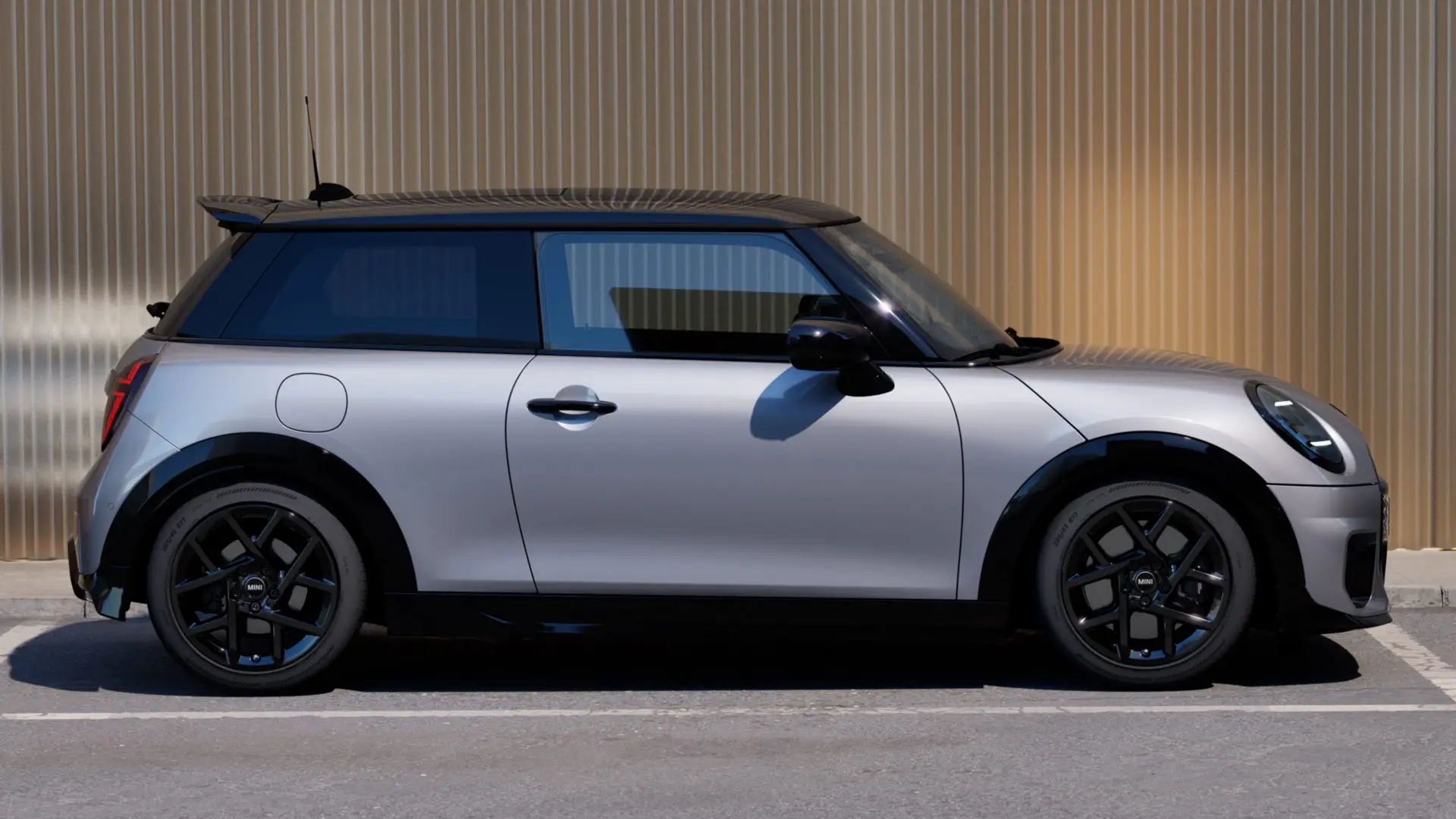 MINI Cooper 3-deurs in Melting Silver – zijaanzicht.