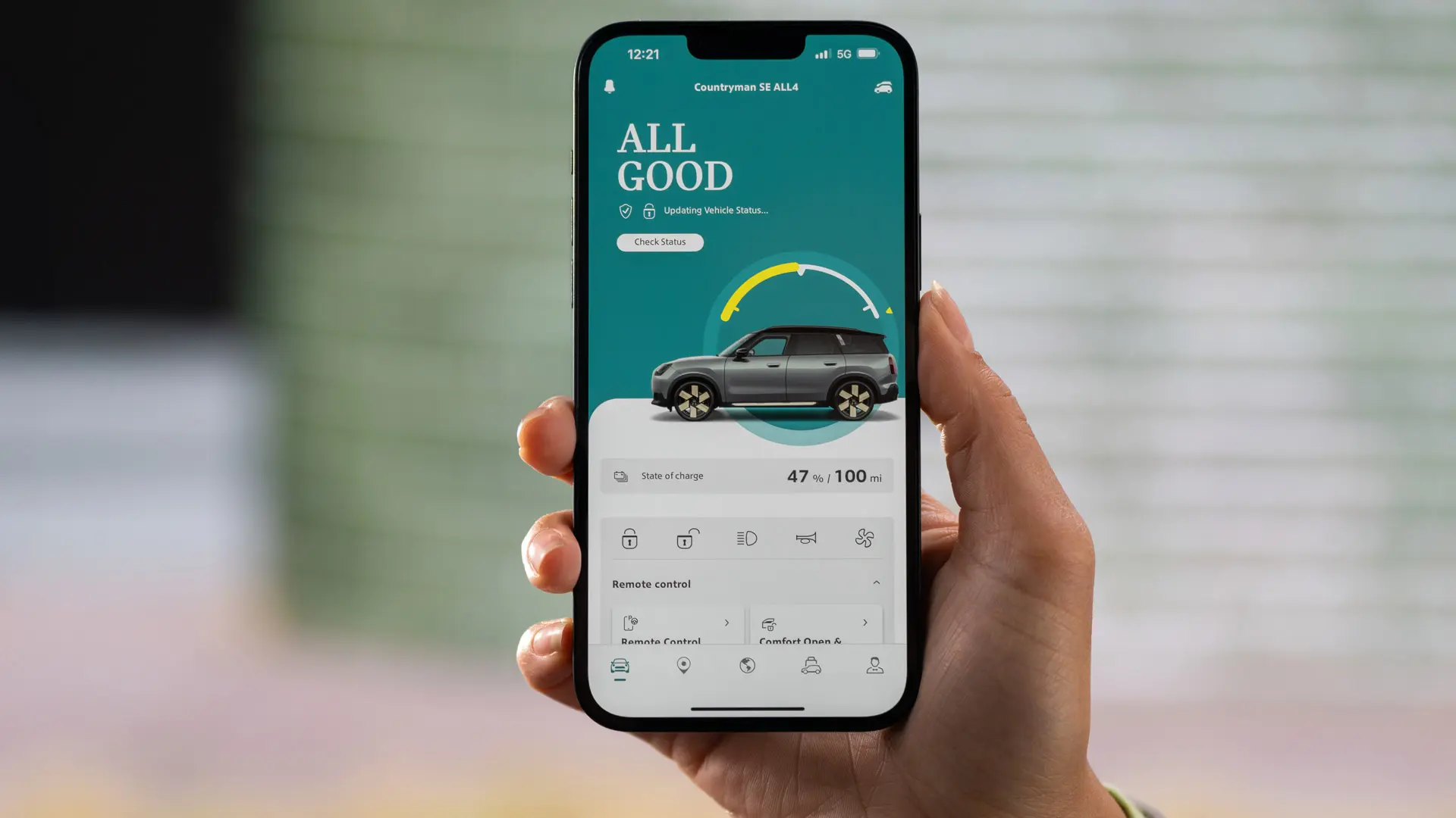 Remote Services in de MINI App geven de huidige laadtoestand en het geraamde resterende bereik weer. 