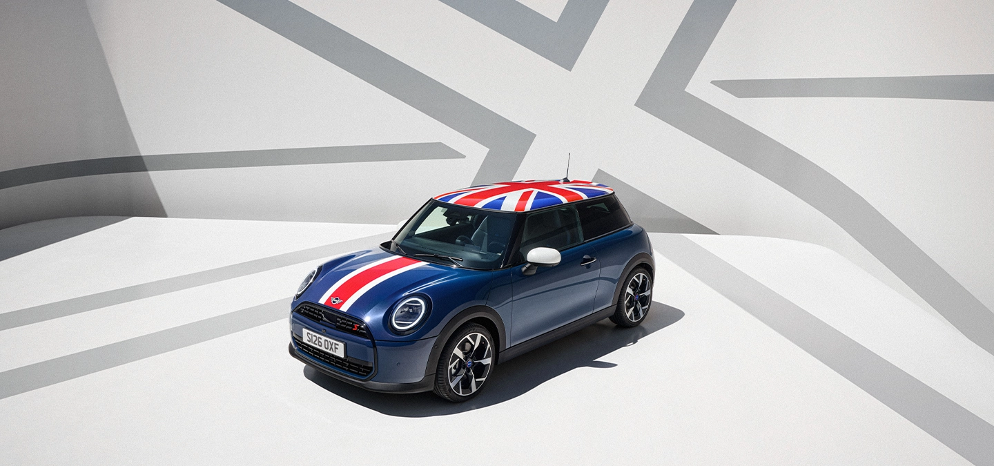 Volledig voertuigaanzicht van de MINI Cooper Oxford Edition.