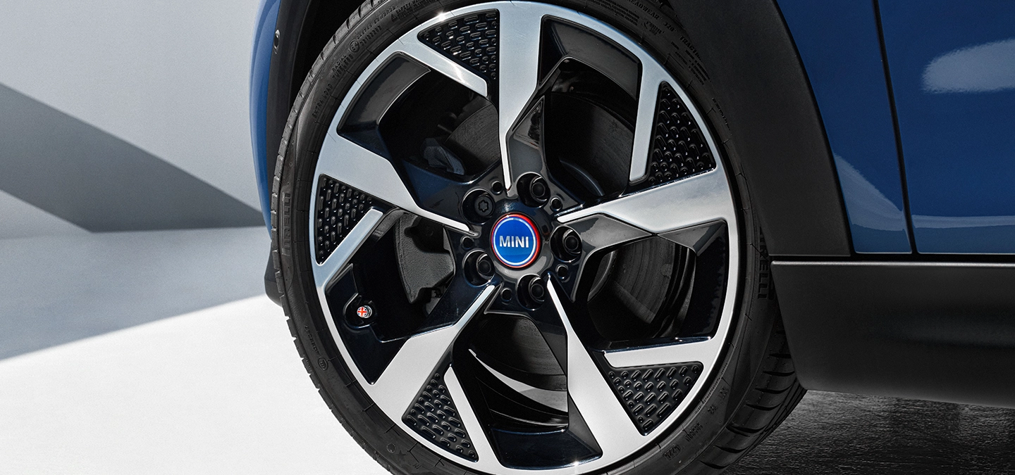Detailaanzicht van de velgen van de MINI Cooper Oxford Edition.