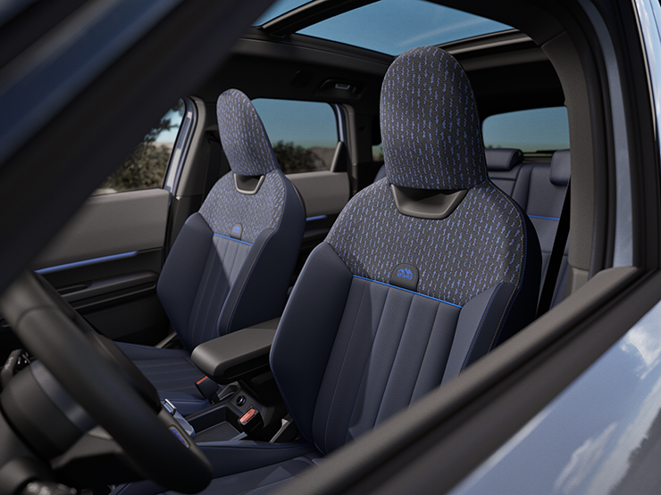 Foto van het interieur van de MINI Countryman Untamed Edition, waarop de stoelen te zien zijn.
