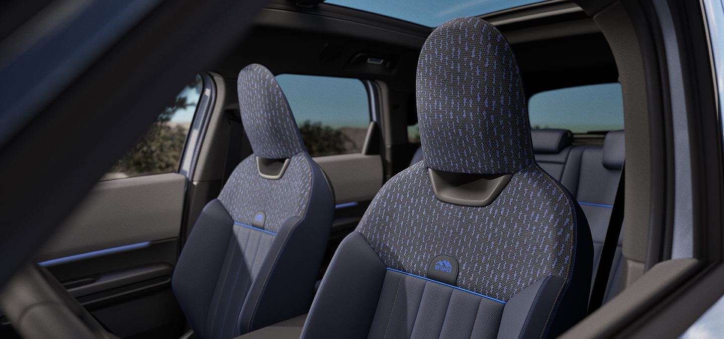 Foto van het interieur van de MINI Countryman Untamed Edition, waarop de stoelen te zien zijn.