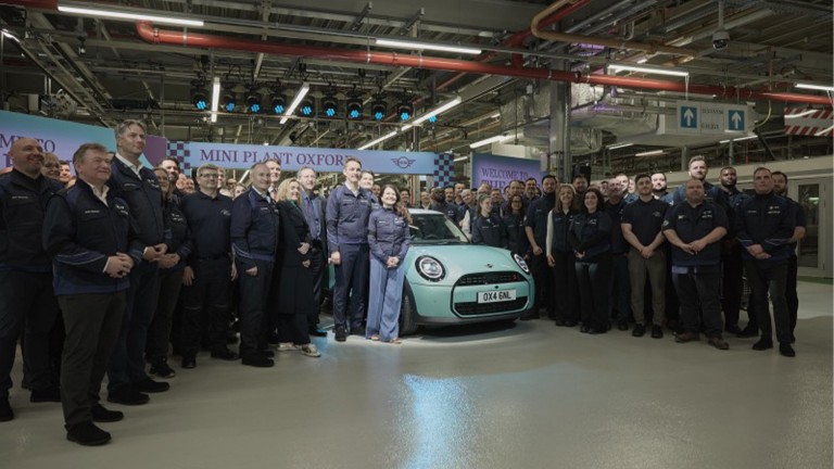MINI COOPER PRODUCTIE IN THUISBASIS OXFORD.