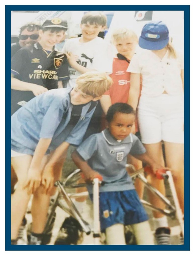 Vastberaden: als klein ventje liep Nicolas met behulp van een looprekje. Door lang en hard trainen leerde hij lopen zonder dat hij een rolstoel nodig heeft. 