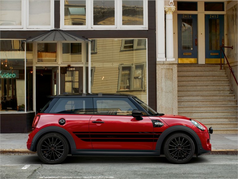 MINI 3-deurs – rood en zwart – MINI wielen en banden