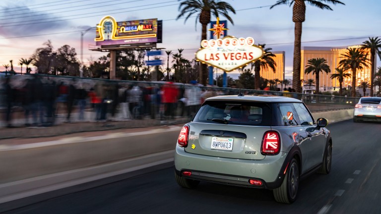 MINI elektrisch rijden – LA naar Las Vegas – MINI Electric