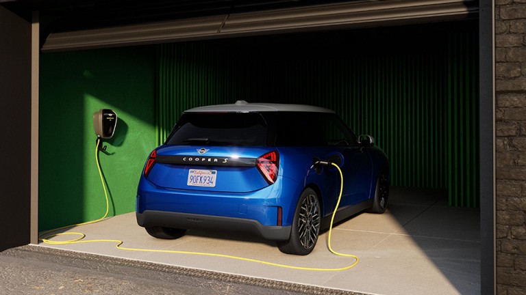 MINI elektromobiliteit - mini cooper electric achteraanzicht