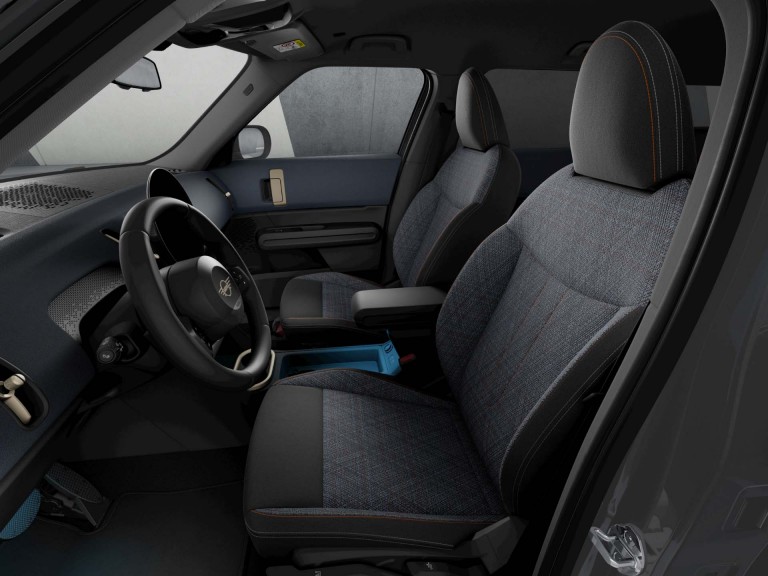 MINI Countryman E. Blackyard.