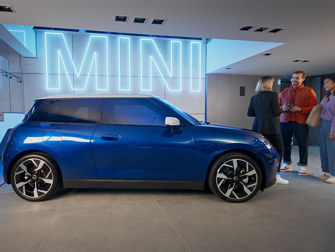 MINI ID man glimlacht