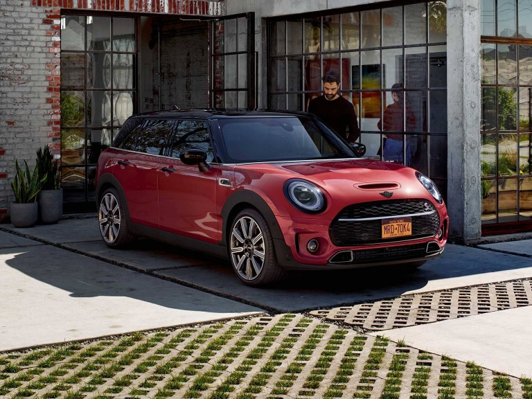 MINI Clubman – rood en zwart – zes portieren