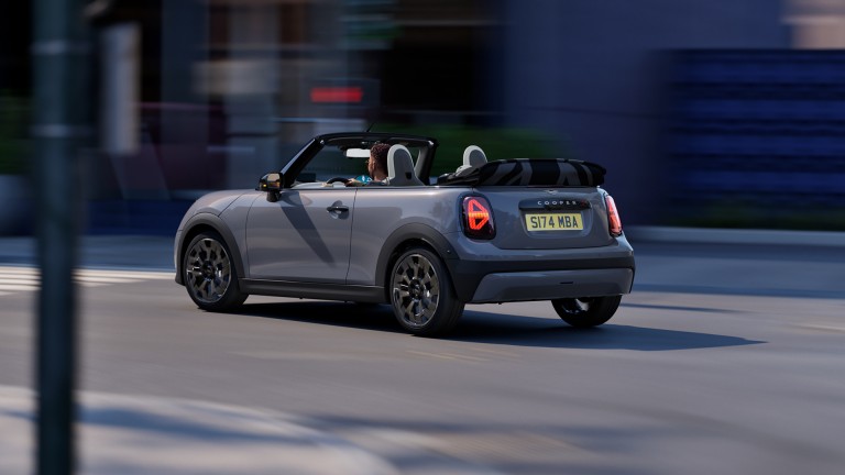 MINI COOPER CABRIO.