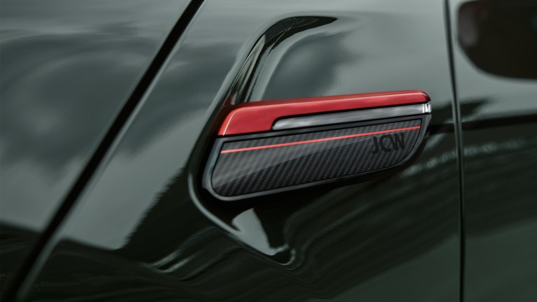 MINI John Cooper Works – rood en zwart – side scuttles gestikt carbon